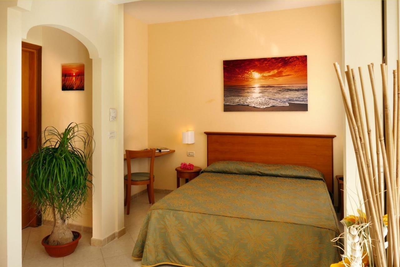 Hotel Tirreno パルゲリーア エクステリア 写真